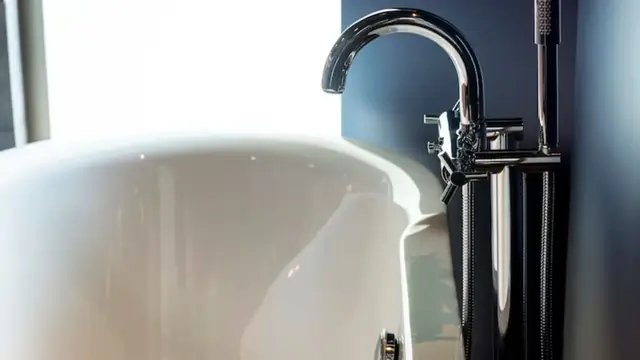 Bathtub faucet and spout